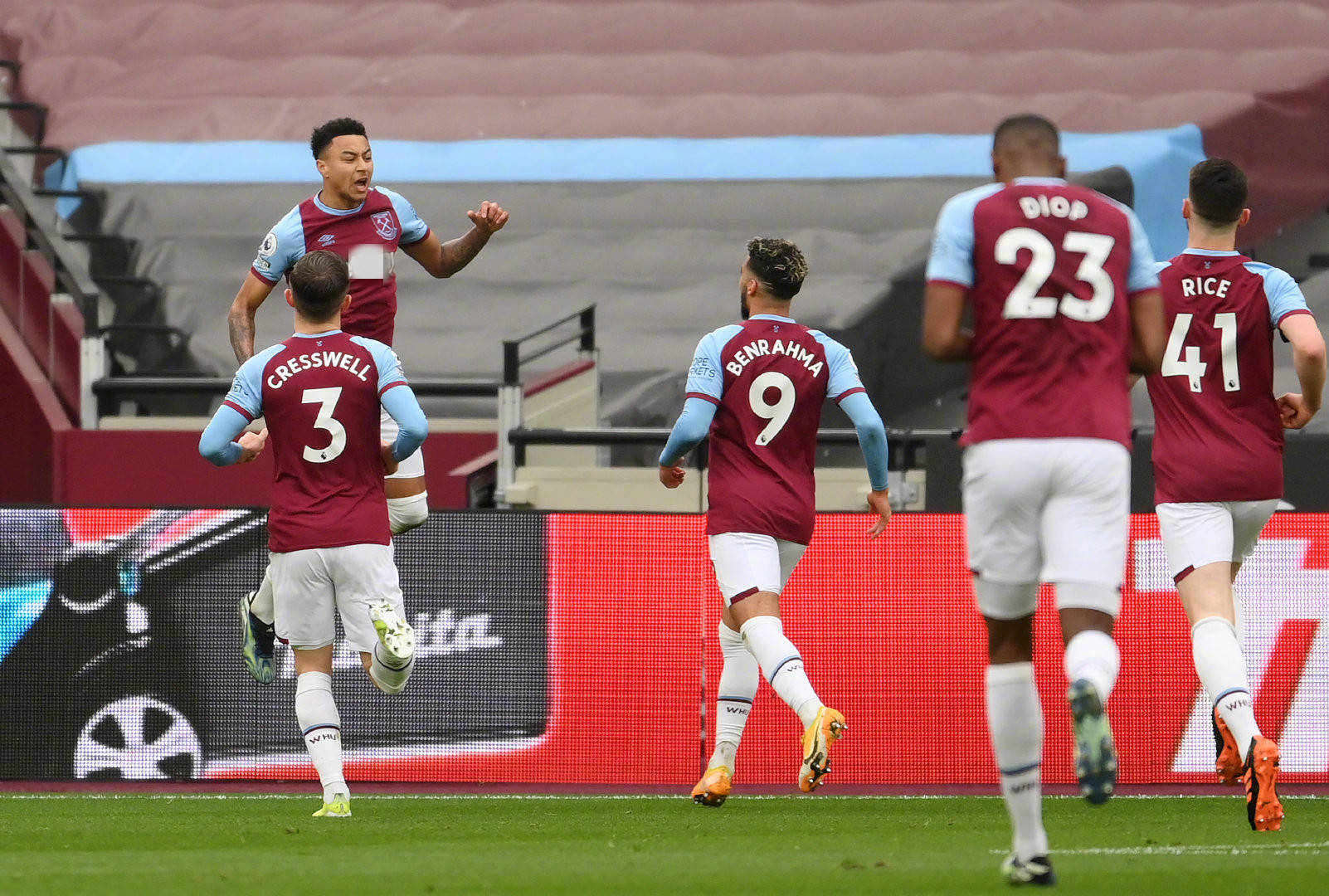 现出了体能 现出了体能